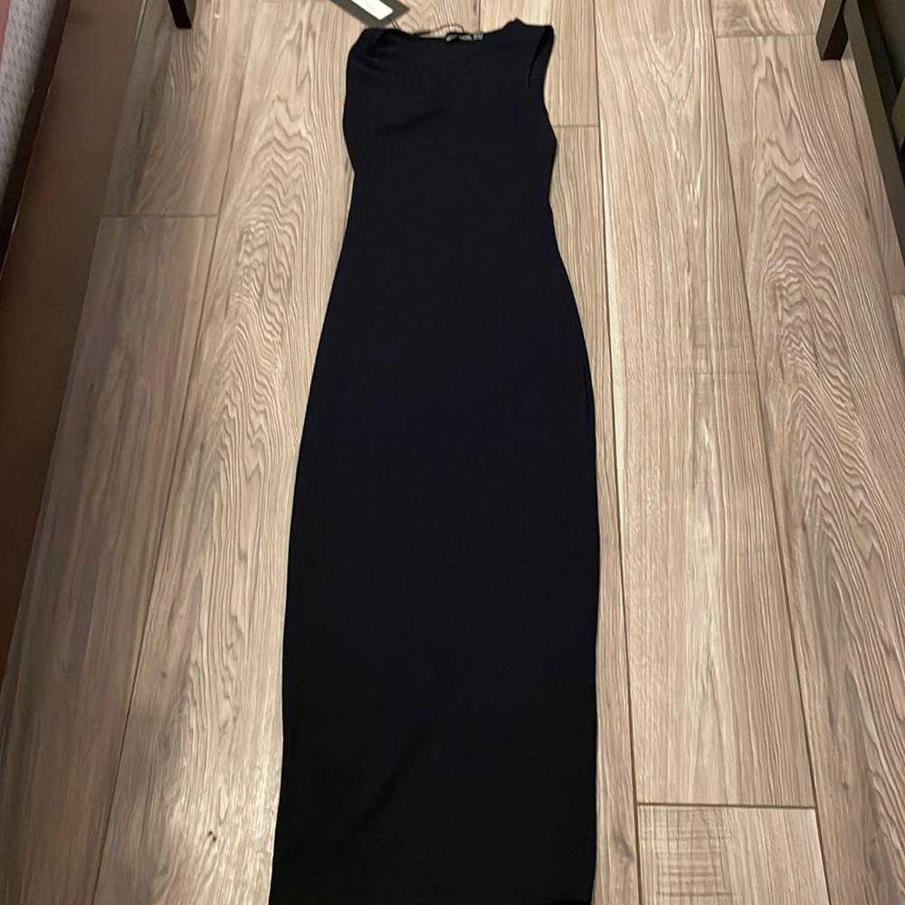 NWT Navy Ribbed midi dress. Pretty little thing. Form fit